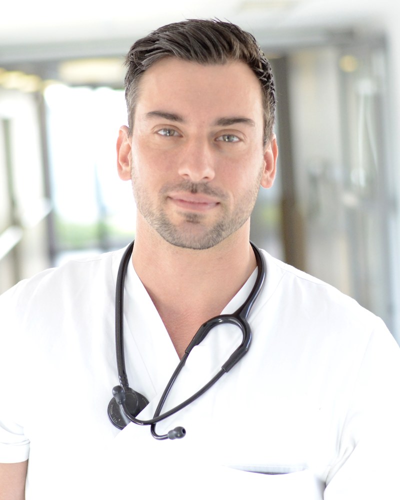 Bojan Kostevski in scrubs and stethoscope — senior consultant physician in emergency medicine